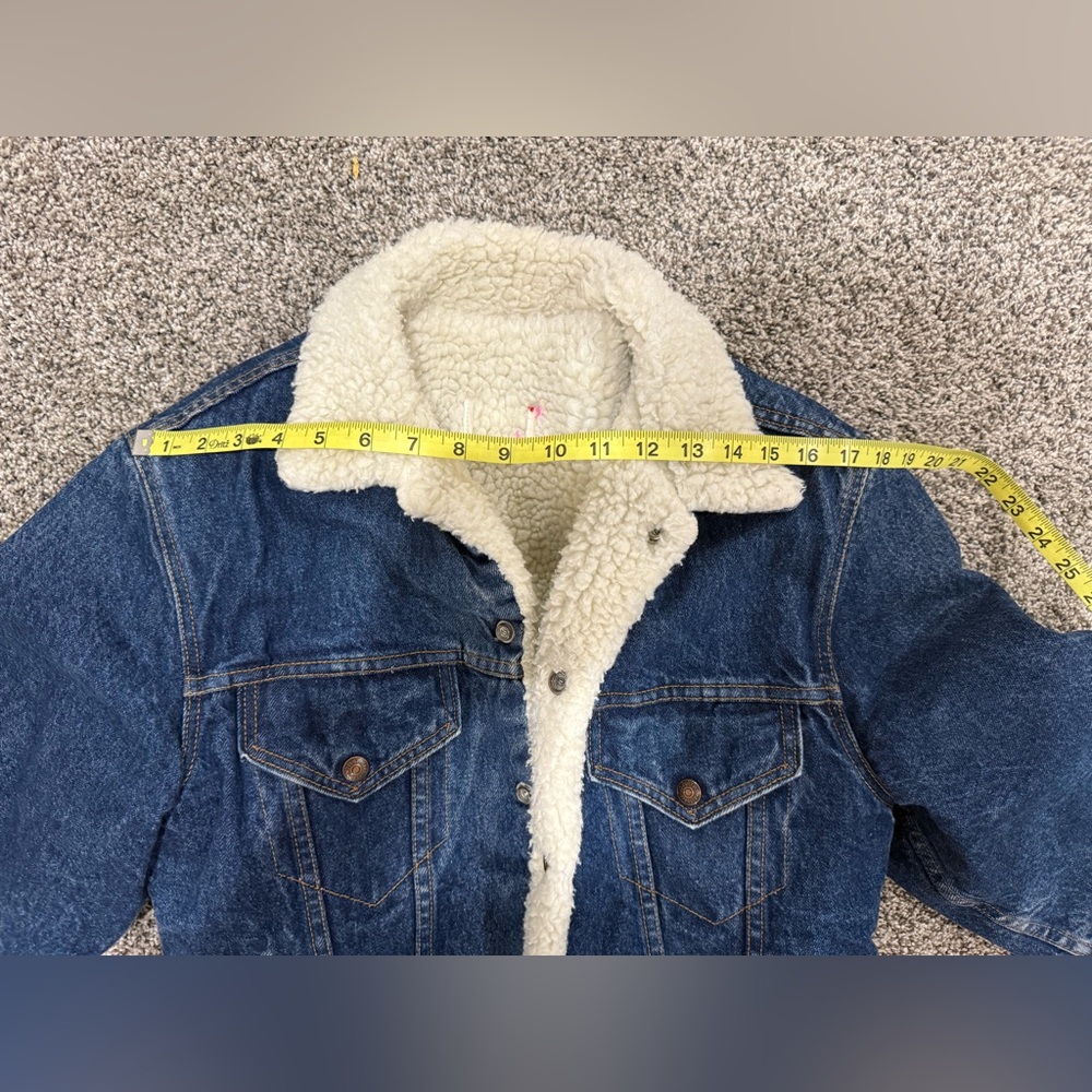 Vintage Levi's Sherpa lined jean jacket - Picture 11 of 14